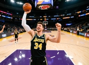 45+11+14+5断！东契奇赛季三杀爵士率湖人关键时刻10战全胜